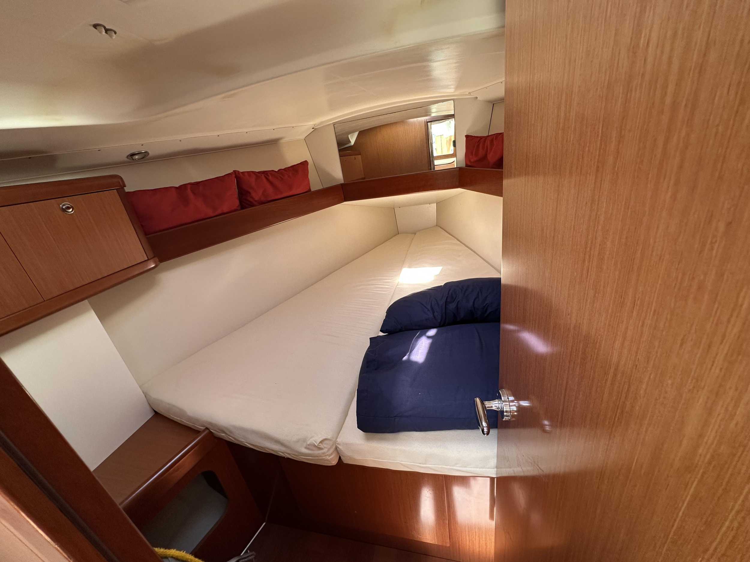 Oceanis 34 — photo 15