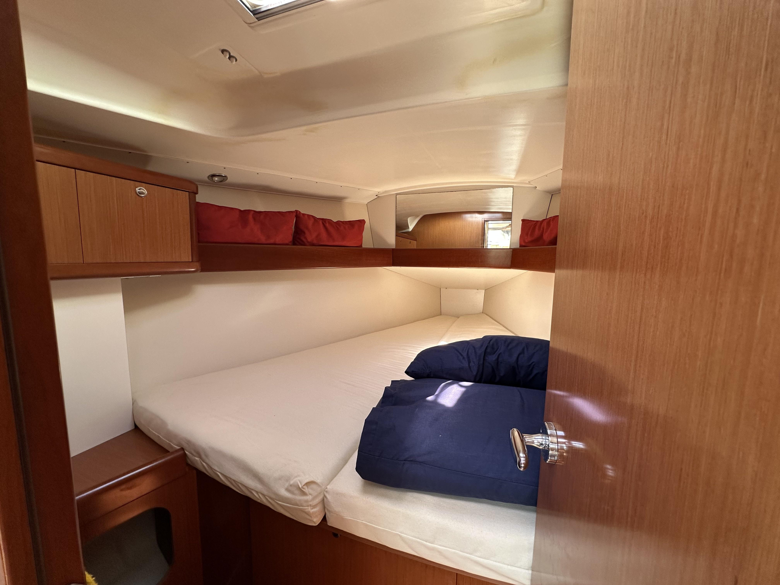 Oceanis 34 — photo 25