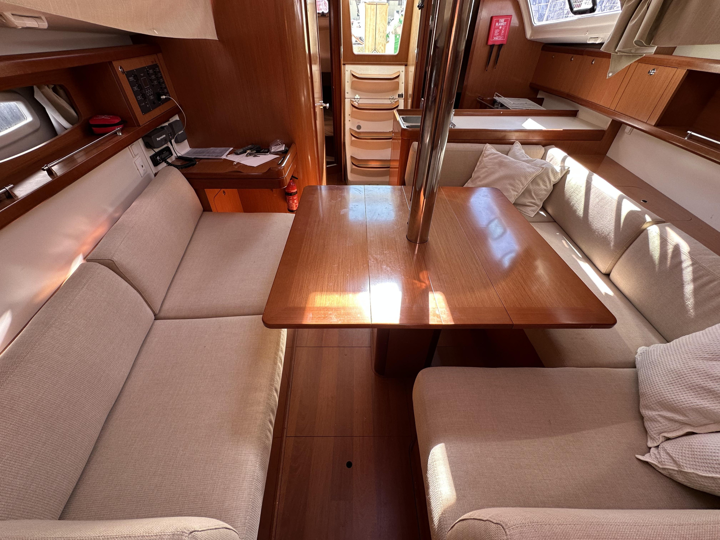 Oceanis 34 — photo 17