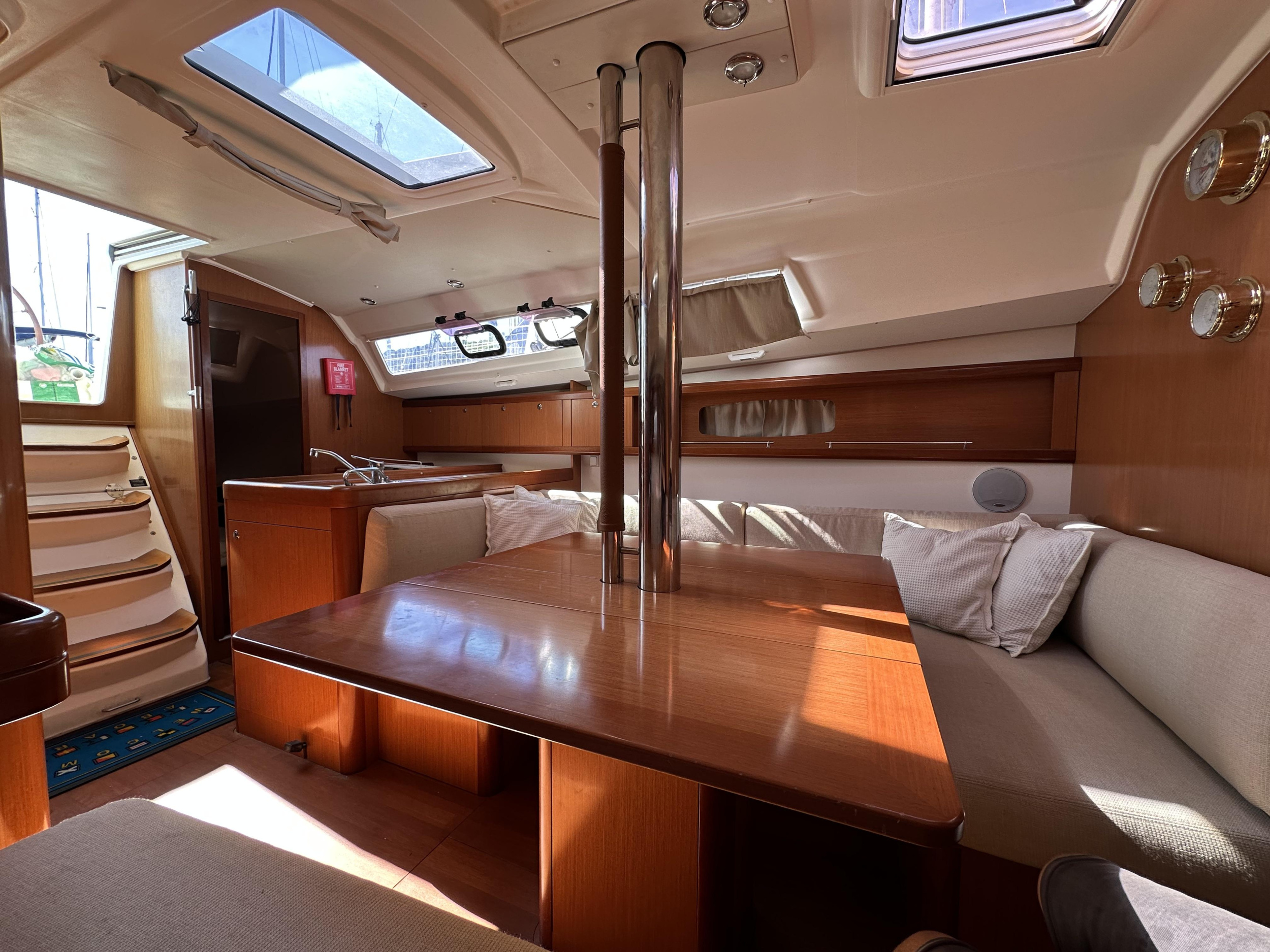 Oceanis 34 — photo 23