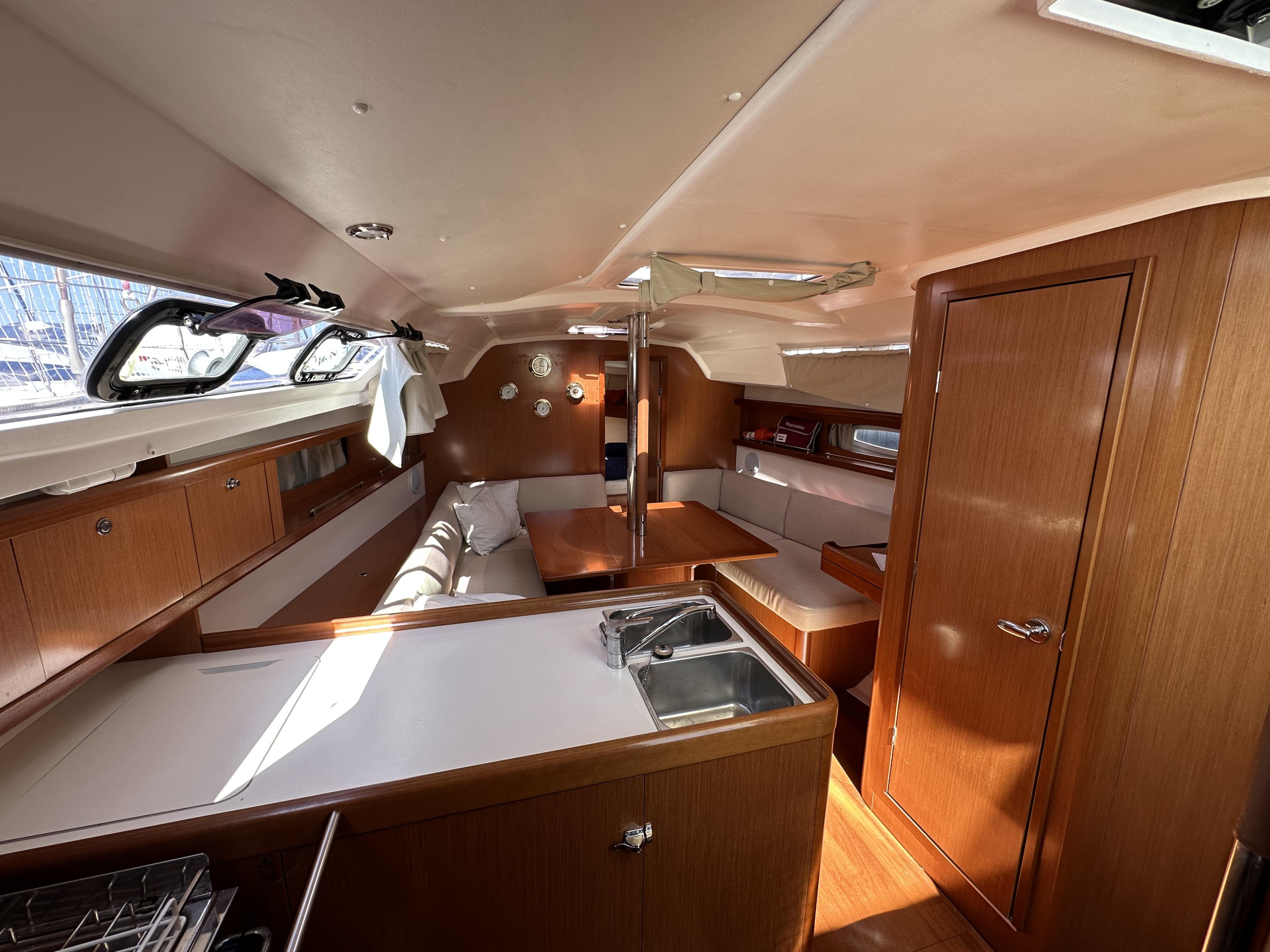 Oceanis 34 — photo 20