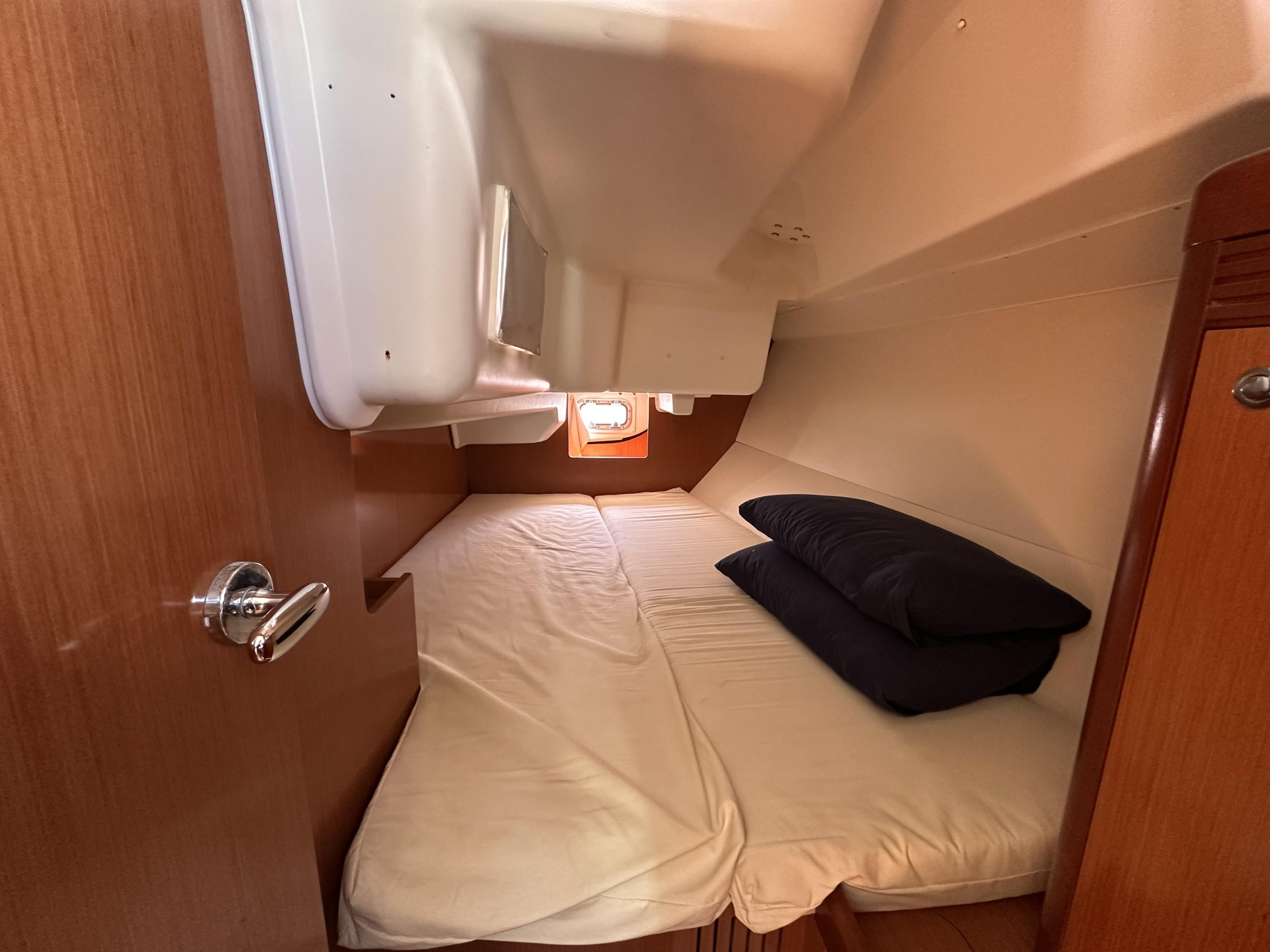 Oceanis 34 — photo 16