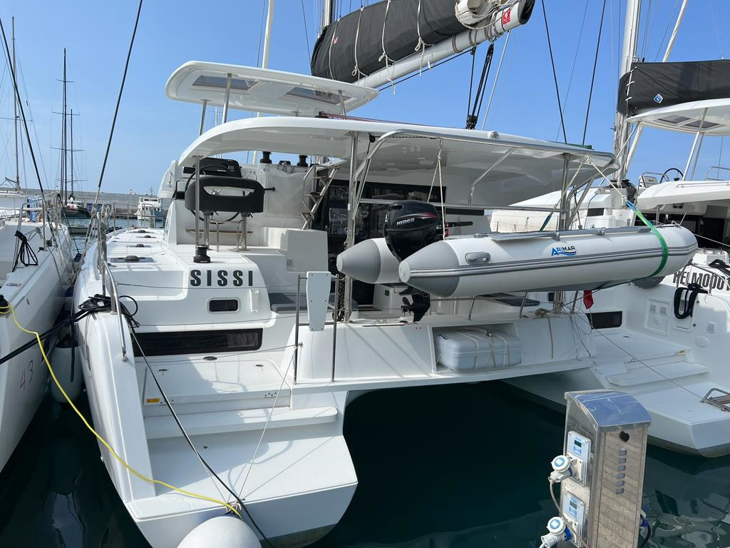 Lagoon 42 — photo 1