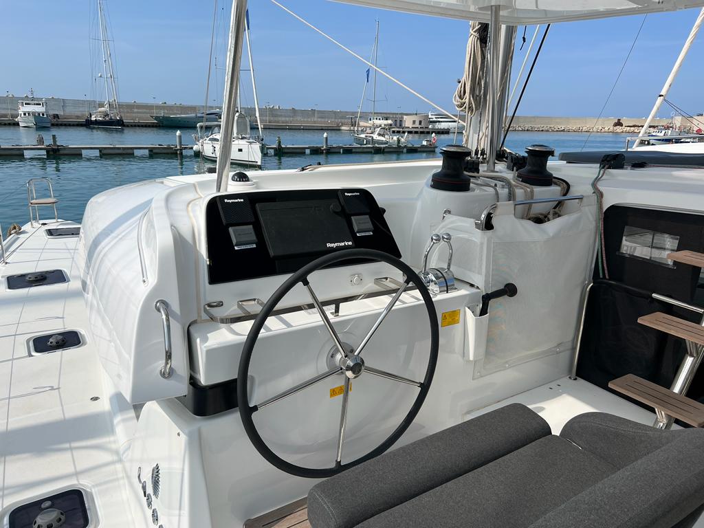 Lagoon 42 — photo 13