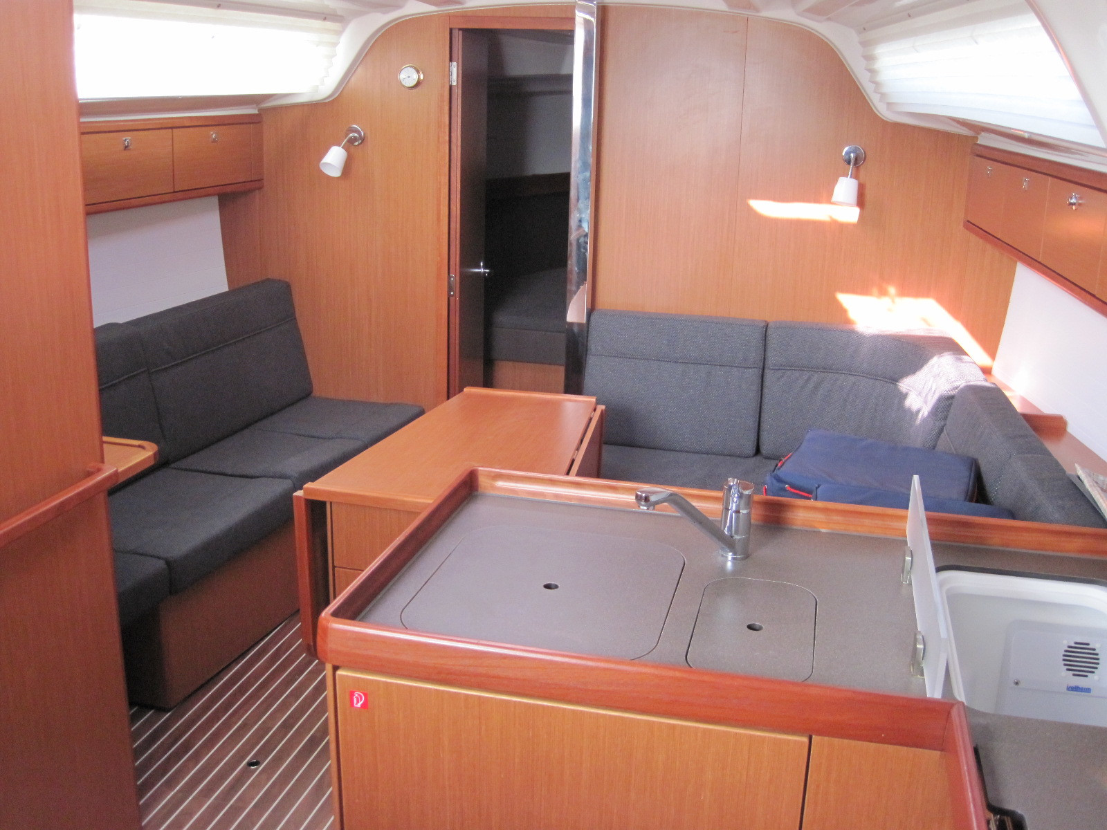 Bavaria Cruiser 37 — photo 14