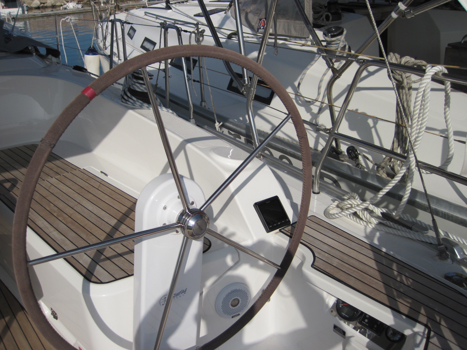Bavaria Cruiser 37 — photo 19