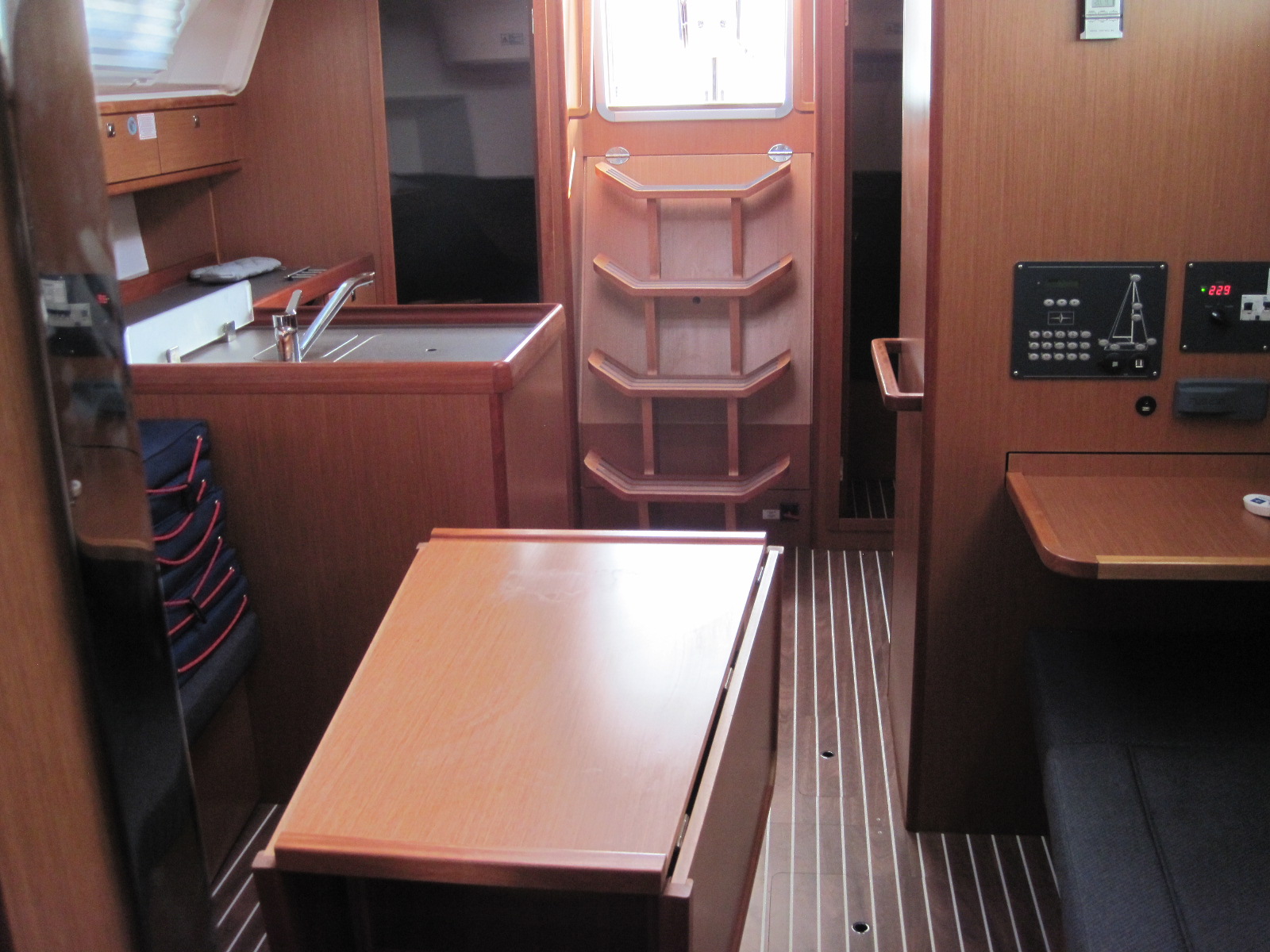 Bavaria Cruiser 37 — photo 23
