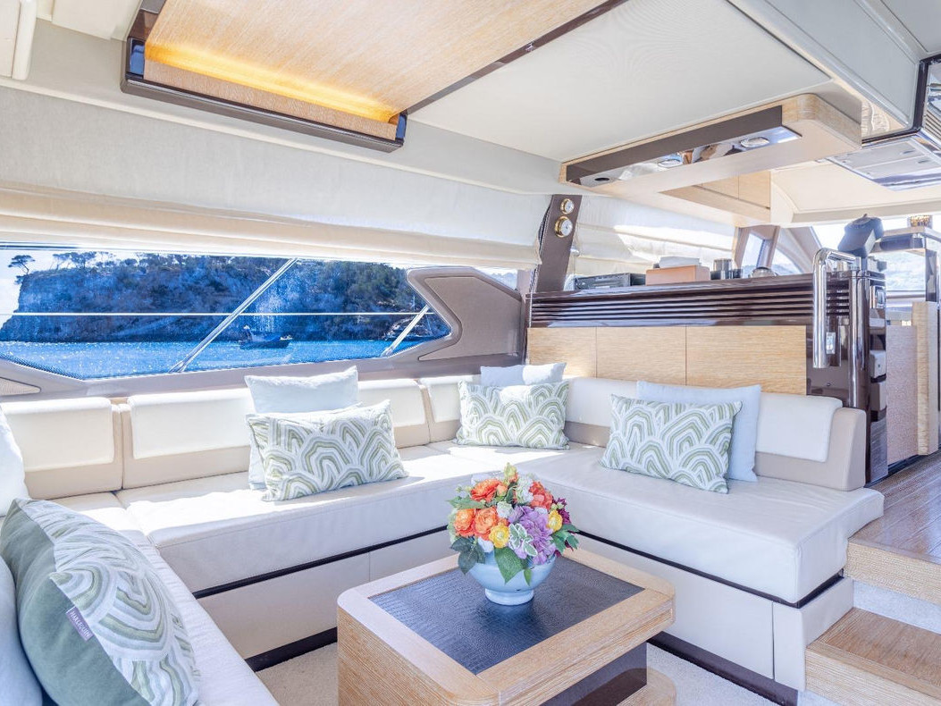 Azimut 64 — photo 11
