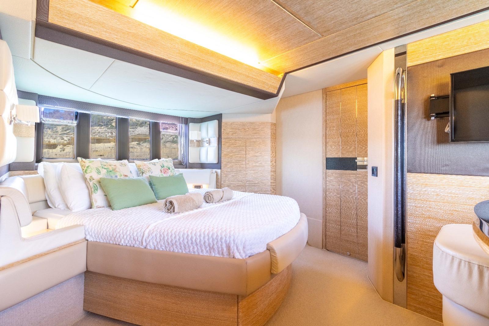 Azimut 64 — photo 12