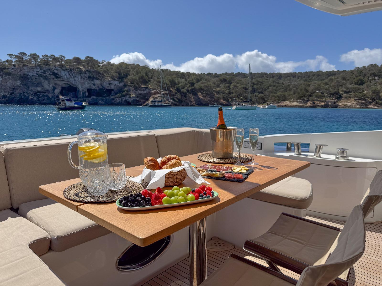 Azimut 64 — photo 13