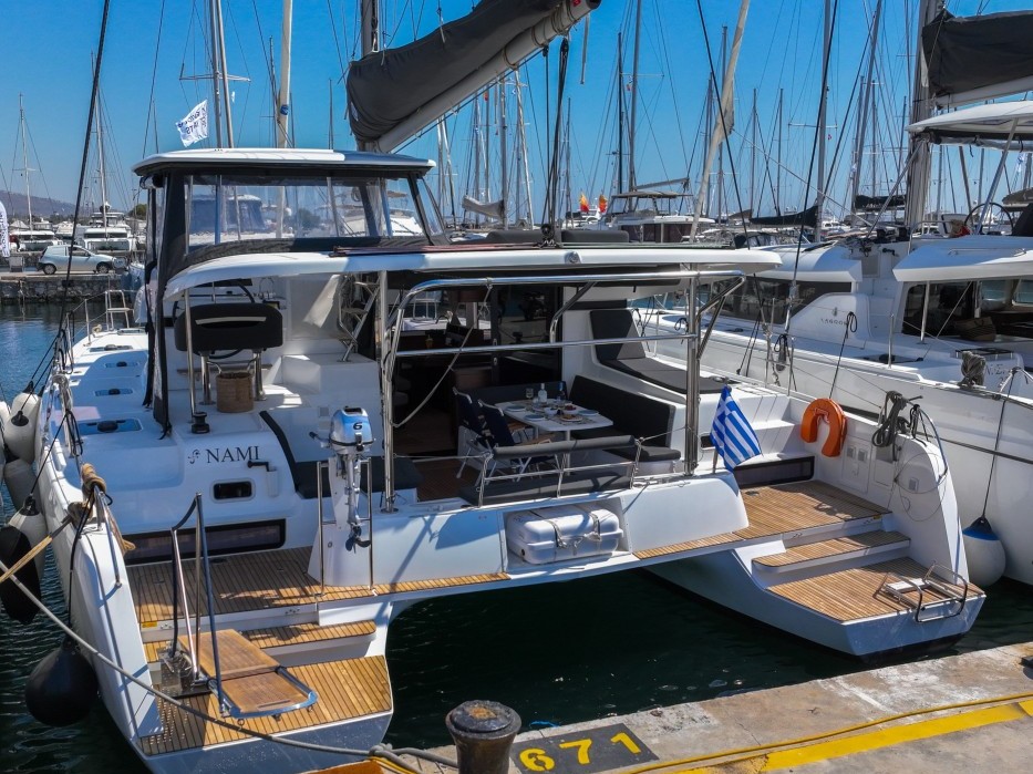 Lagoon 42 — photo 1
