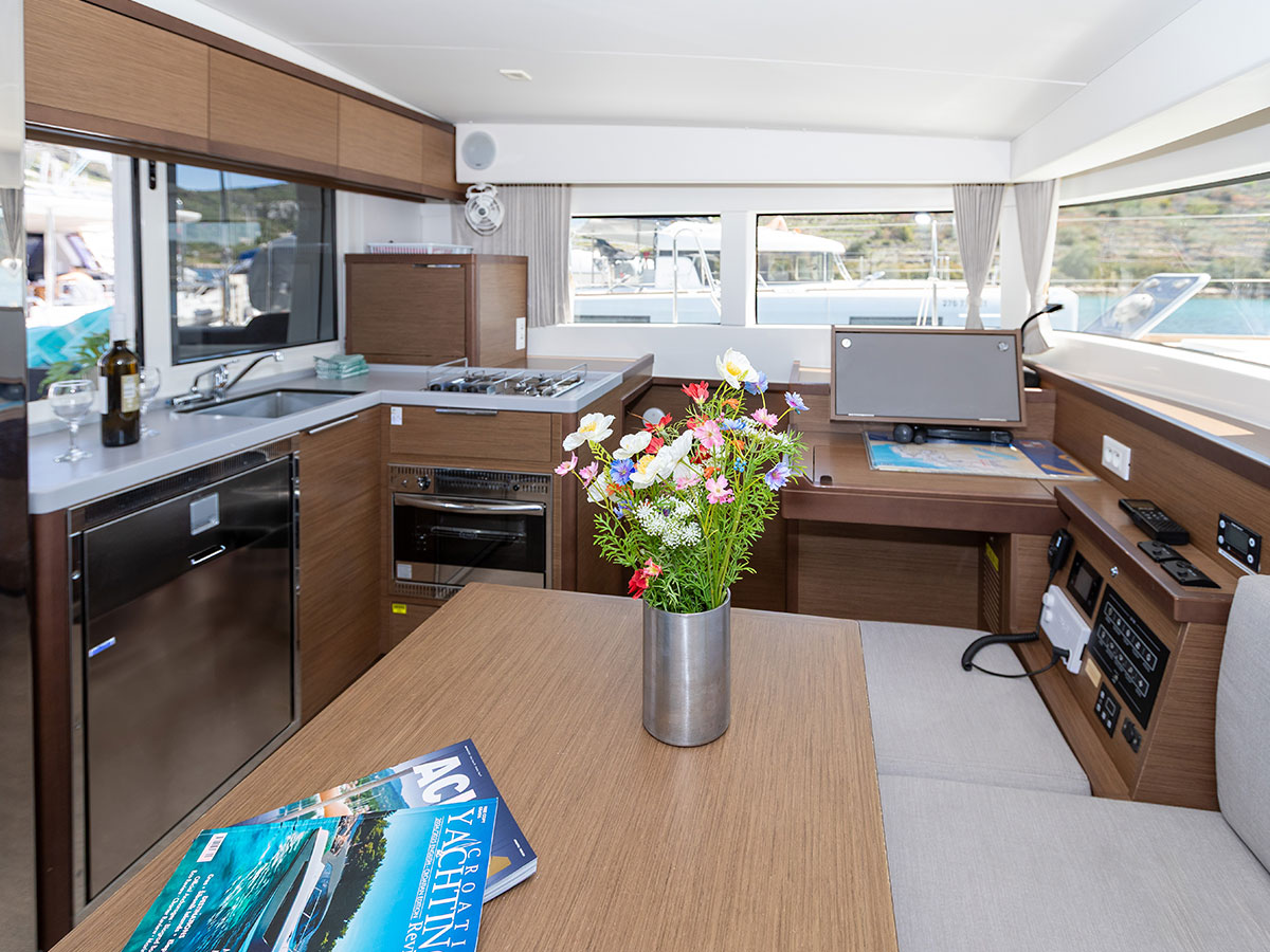 Lagoon 40 — photo 14