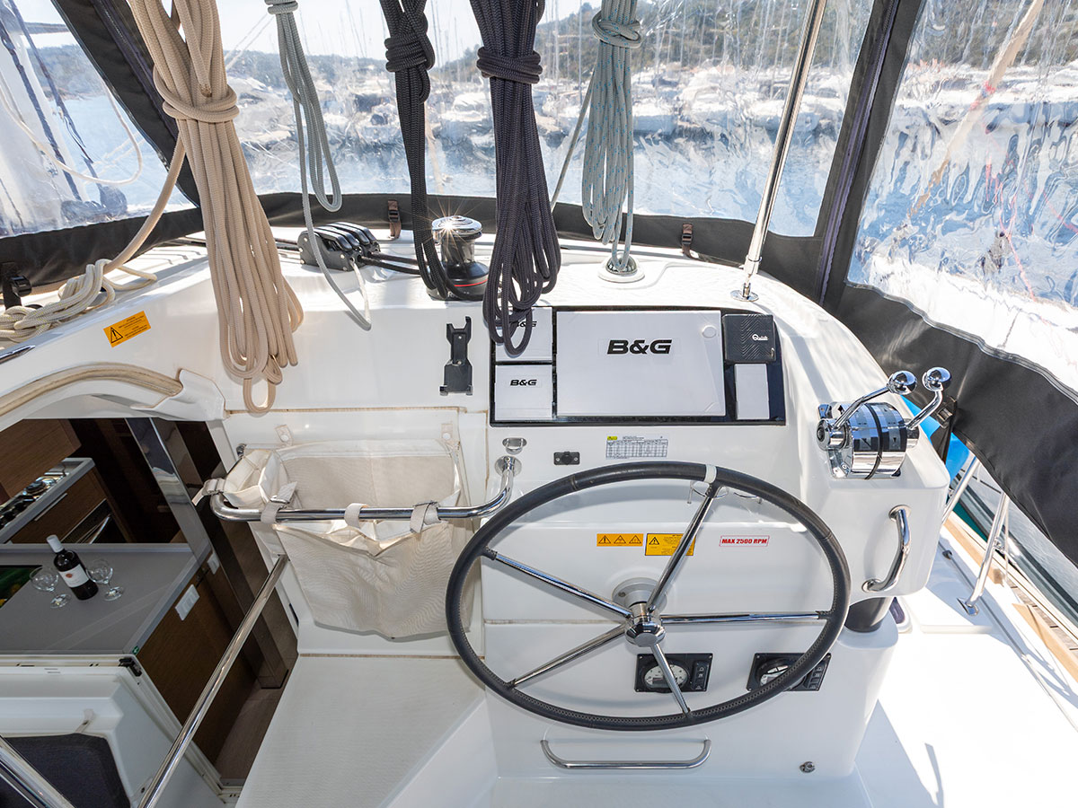 Lagoon 40 — photo 15