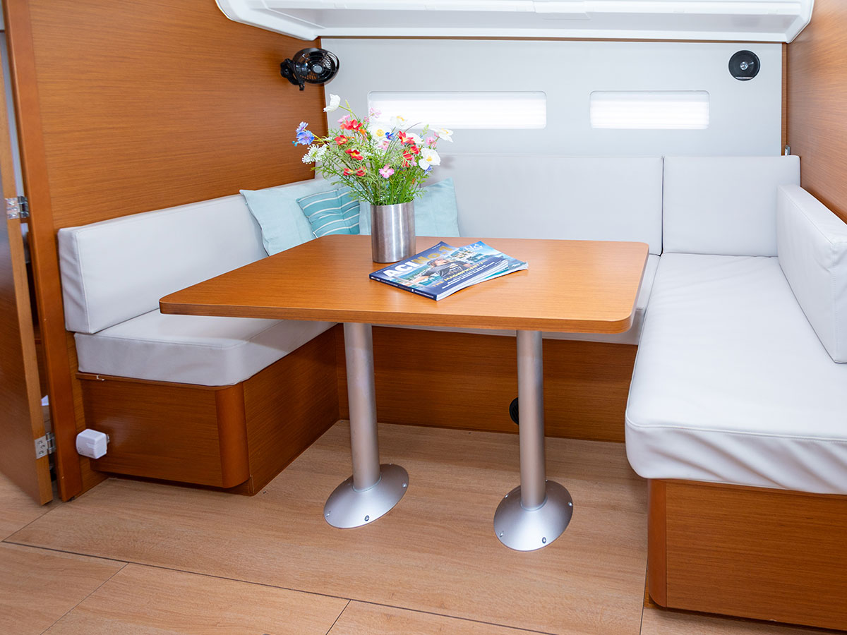 Sun Odyssey 410 — photo 2