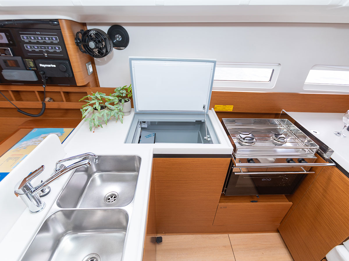 Sun Odyssey 410 — photo 7