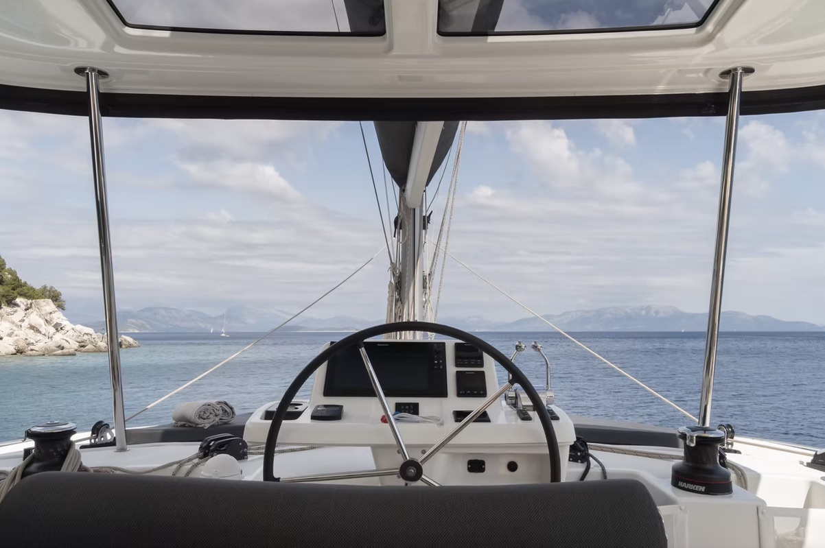 Lagoon 51 — photo 32