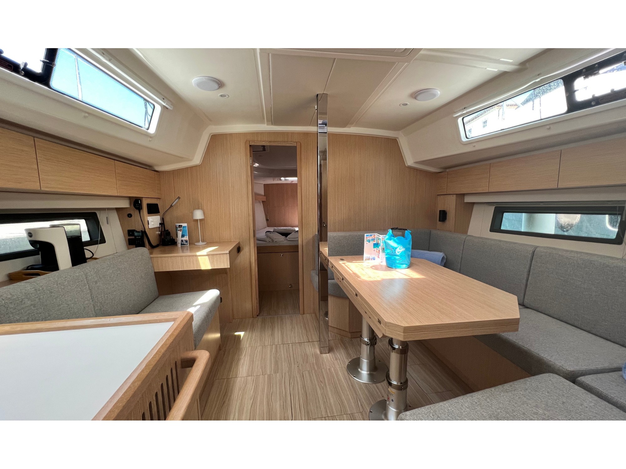 Bavaria C42 — photo 5