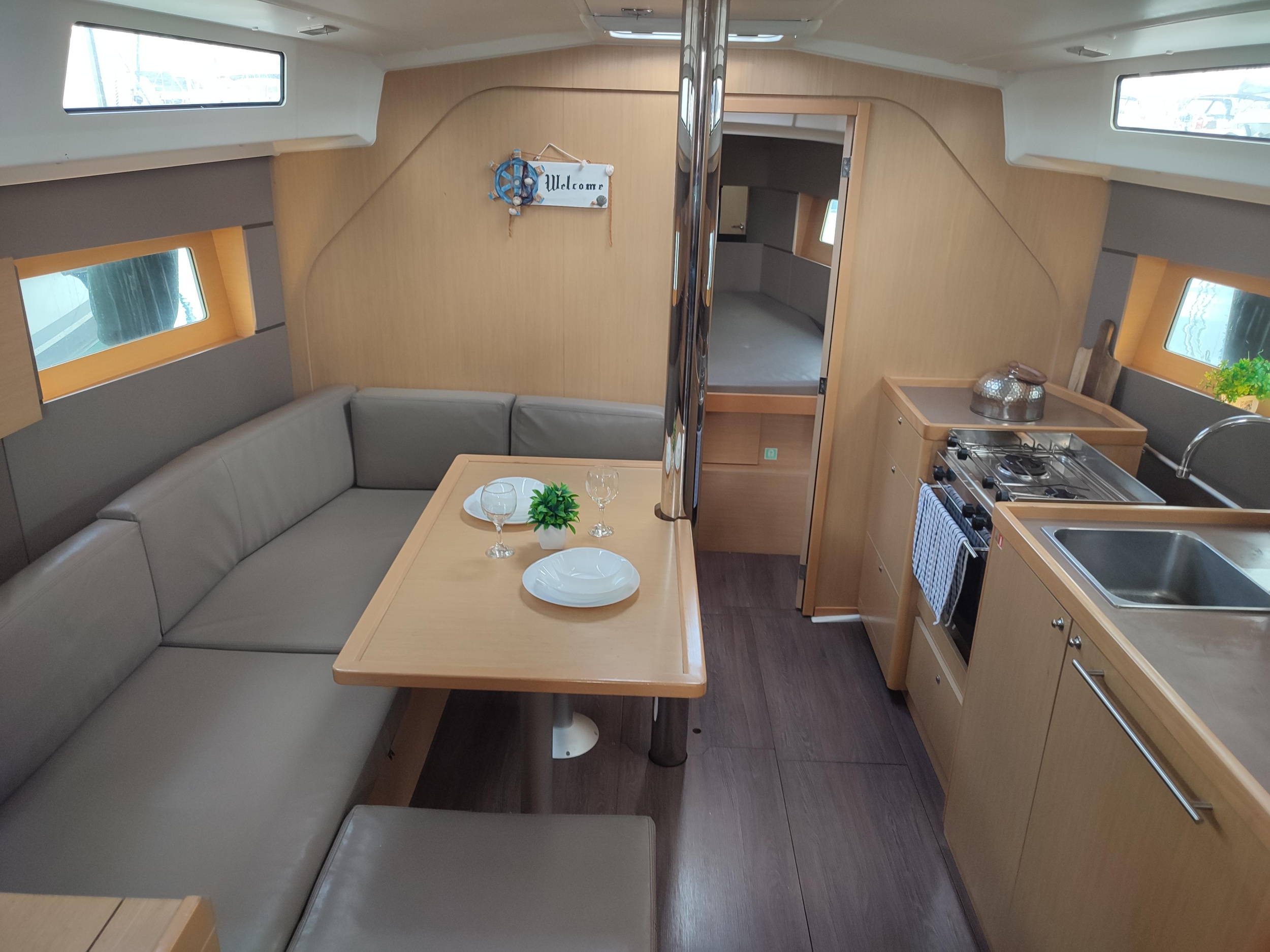 Oceanis 38 — photo 10