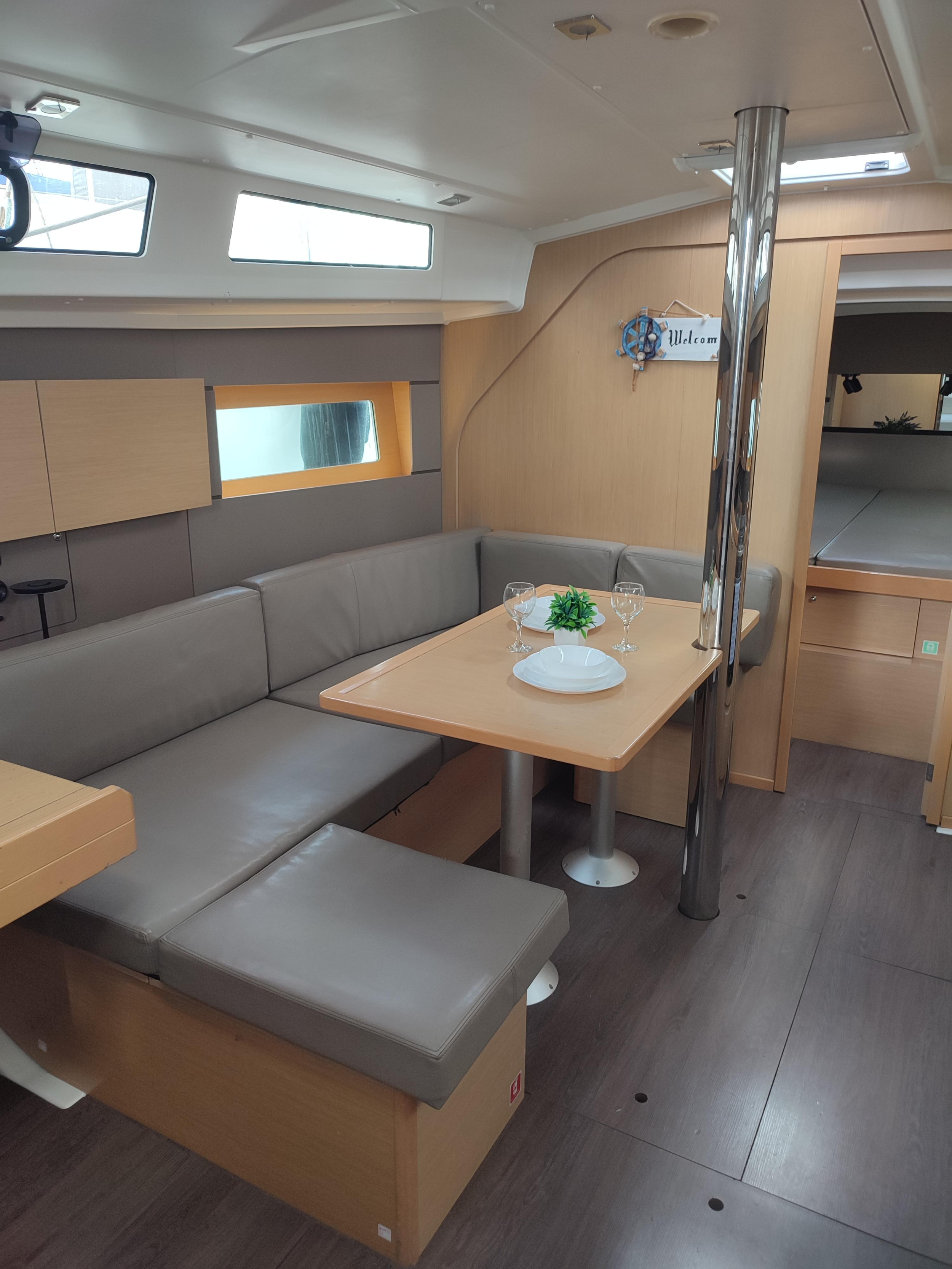 Oceanis 38 — photo 2