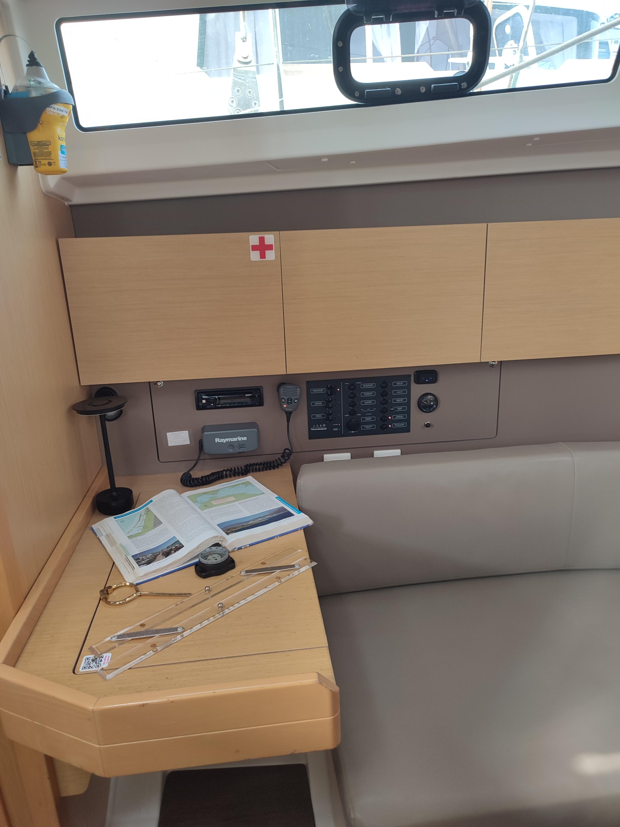 Oceanis 38 — photo 16