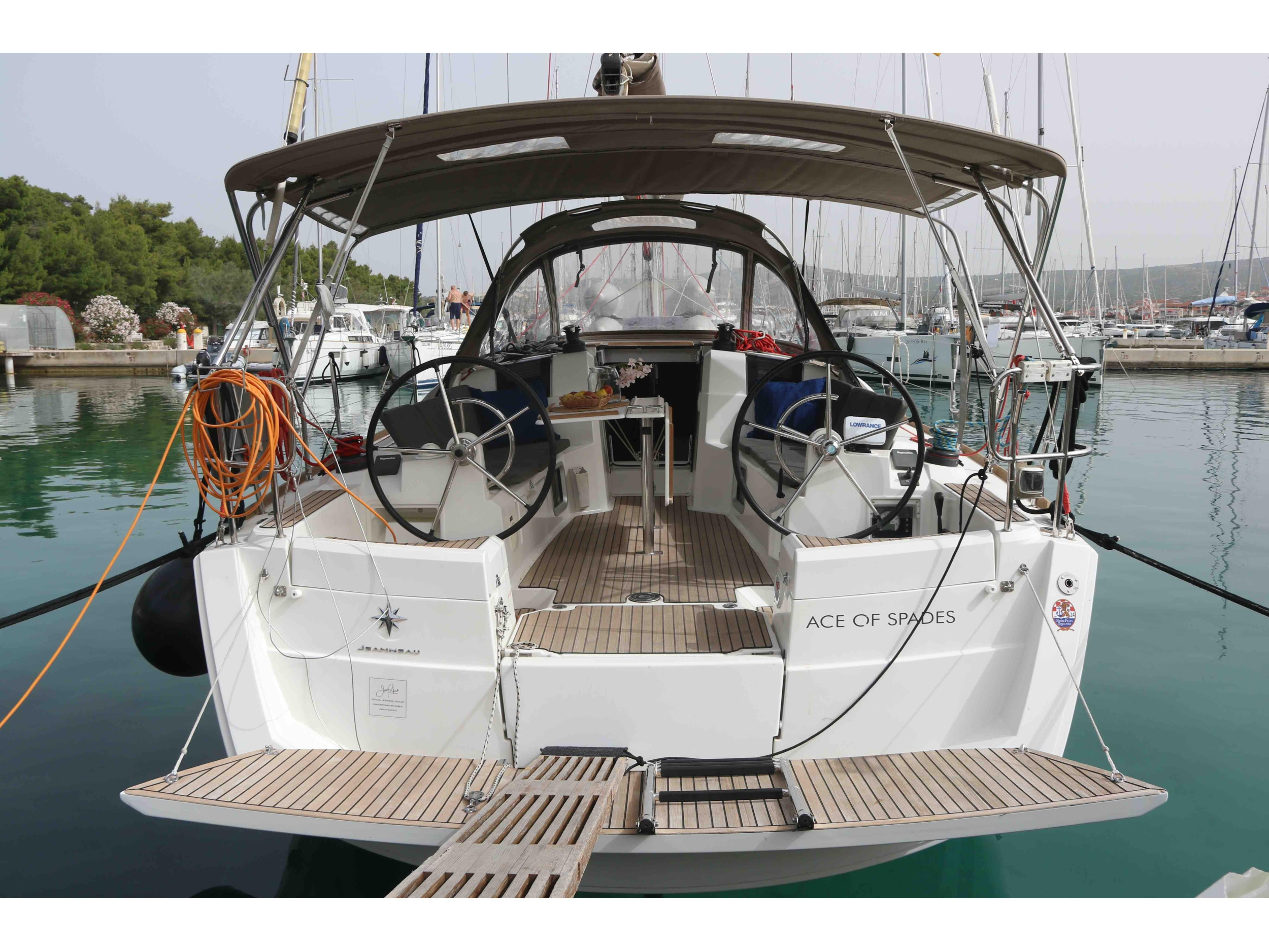 Sun Odyssey 389 - 3 cabins — photo 1