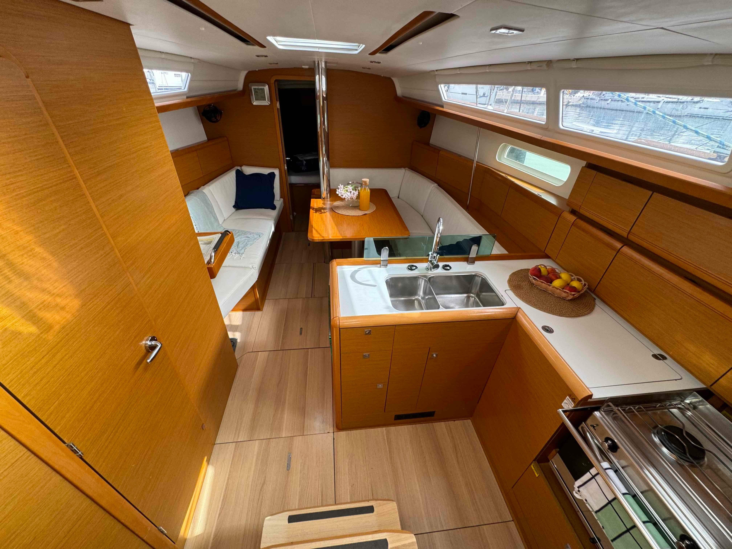 Sun Odyssey 389 - 3 cabins — photo 9