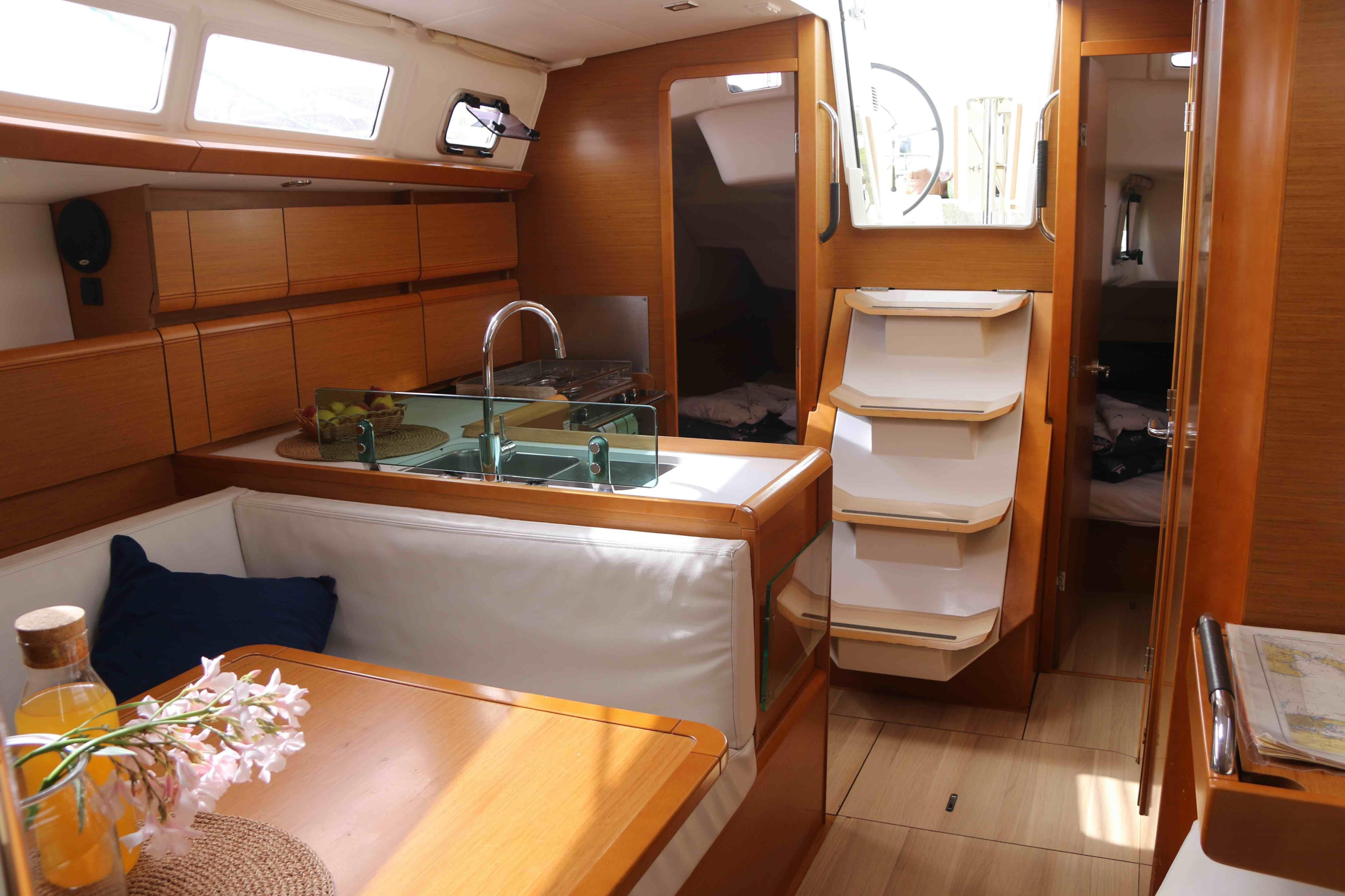 Sun Odyssey 389 - 3 cabins — photo 8