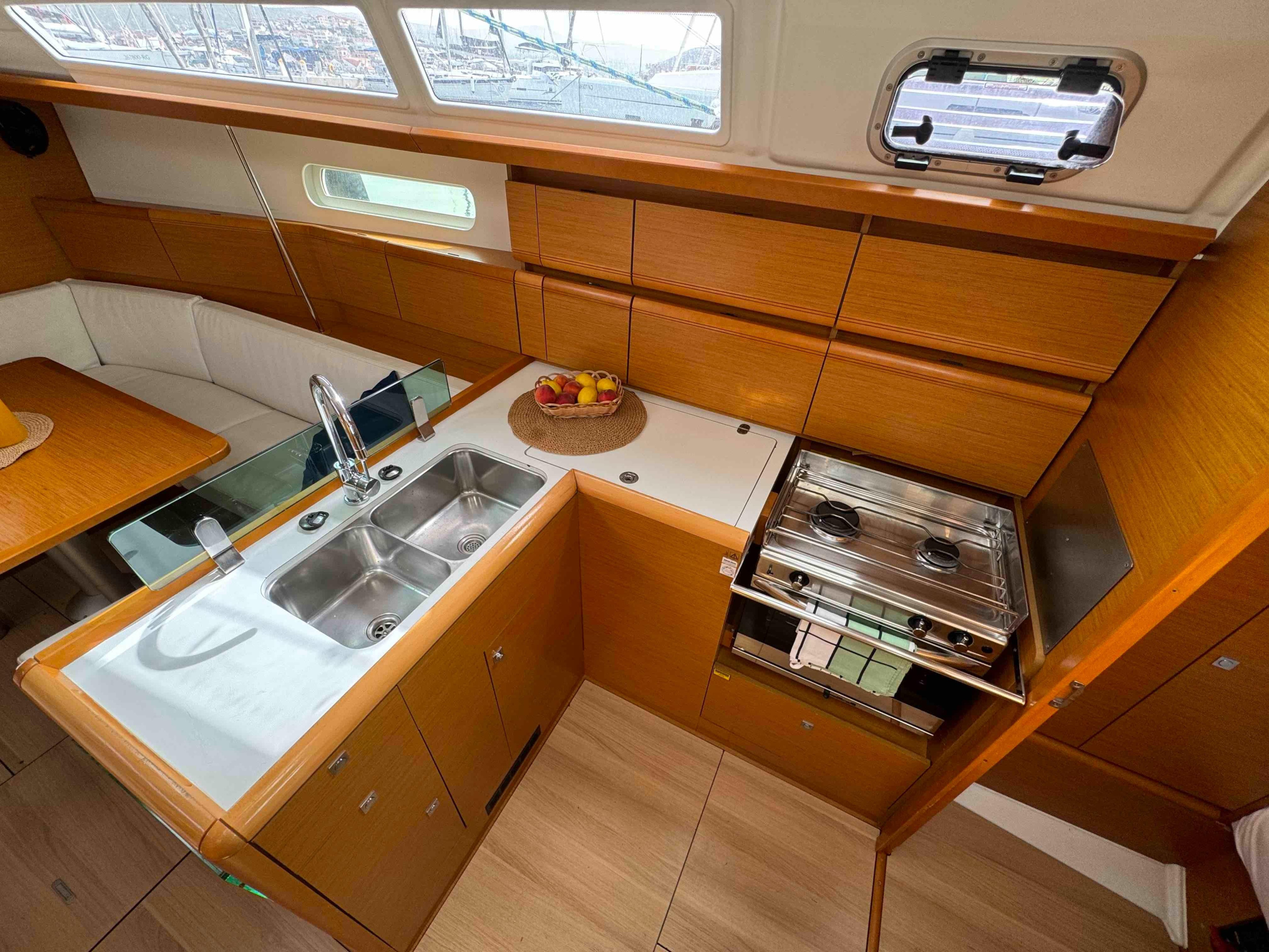 Sun Odyssey 389 - 3 cabins — photo 7