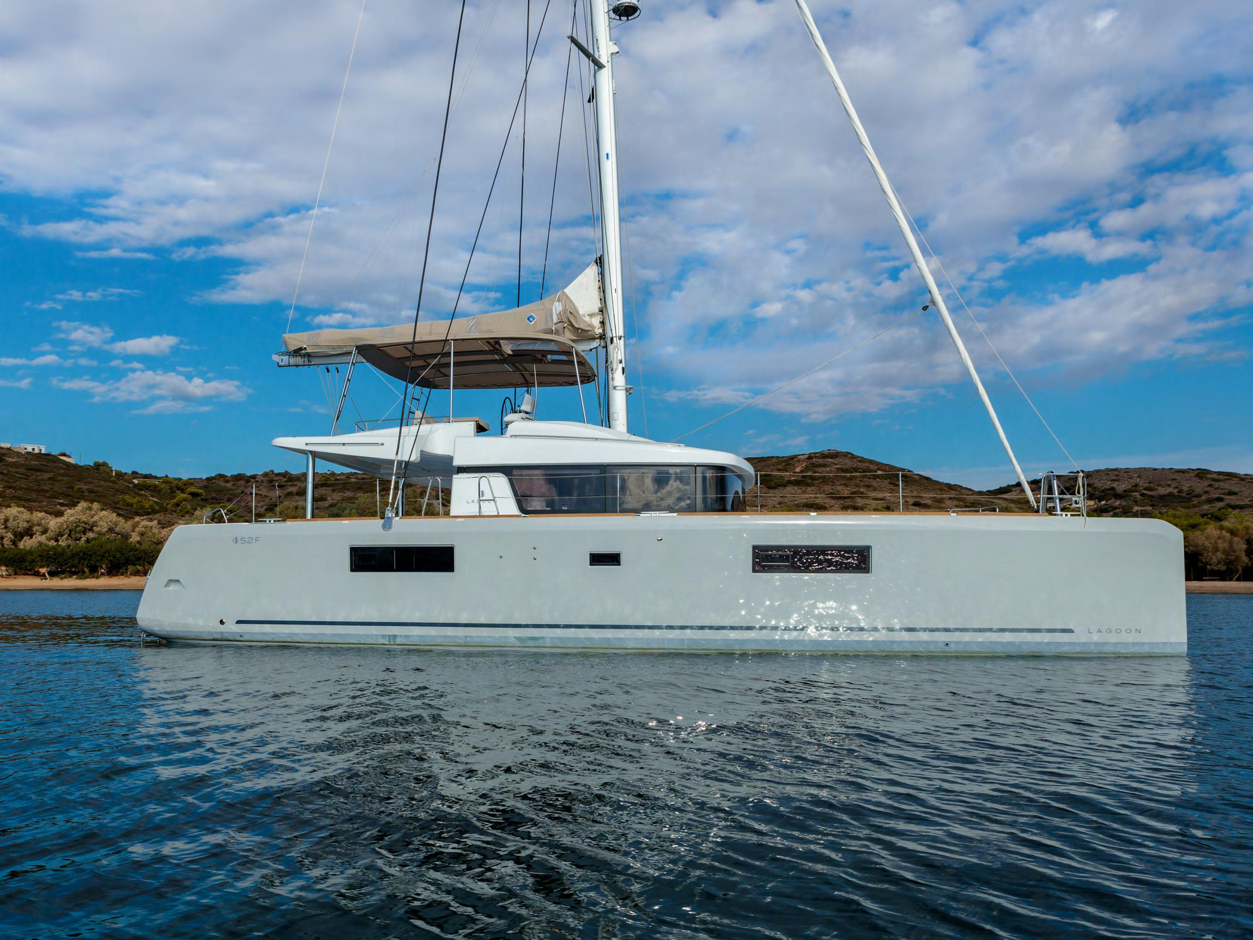 Lagoon 52F — photo 1