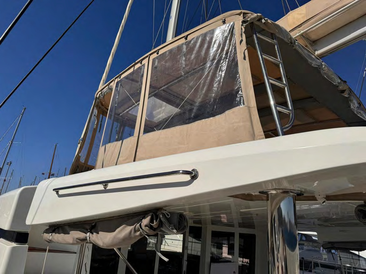 Lagoon 52F — photo 11
