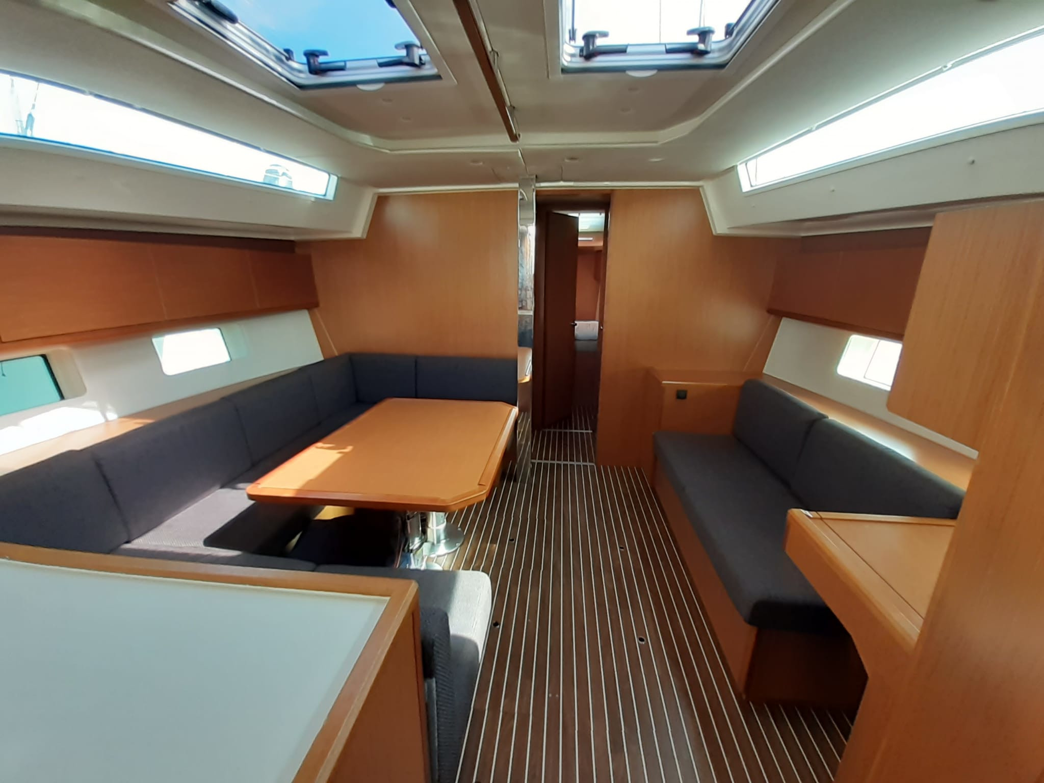 Bavaria C45 — photo 4