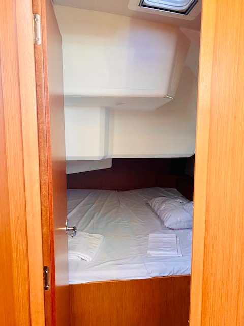 Bavaria C42 — photo 4