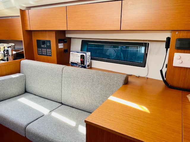 Bavaria C42 — photo 6