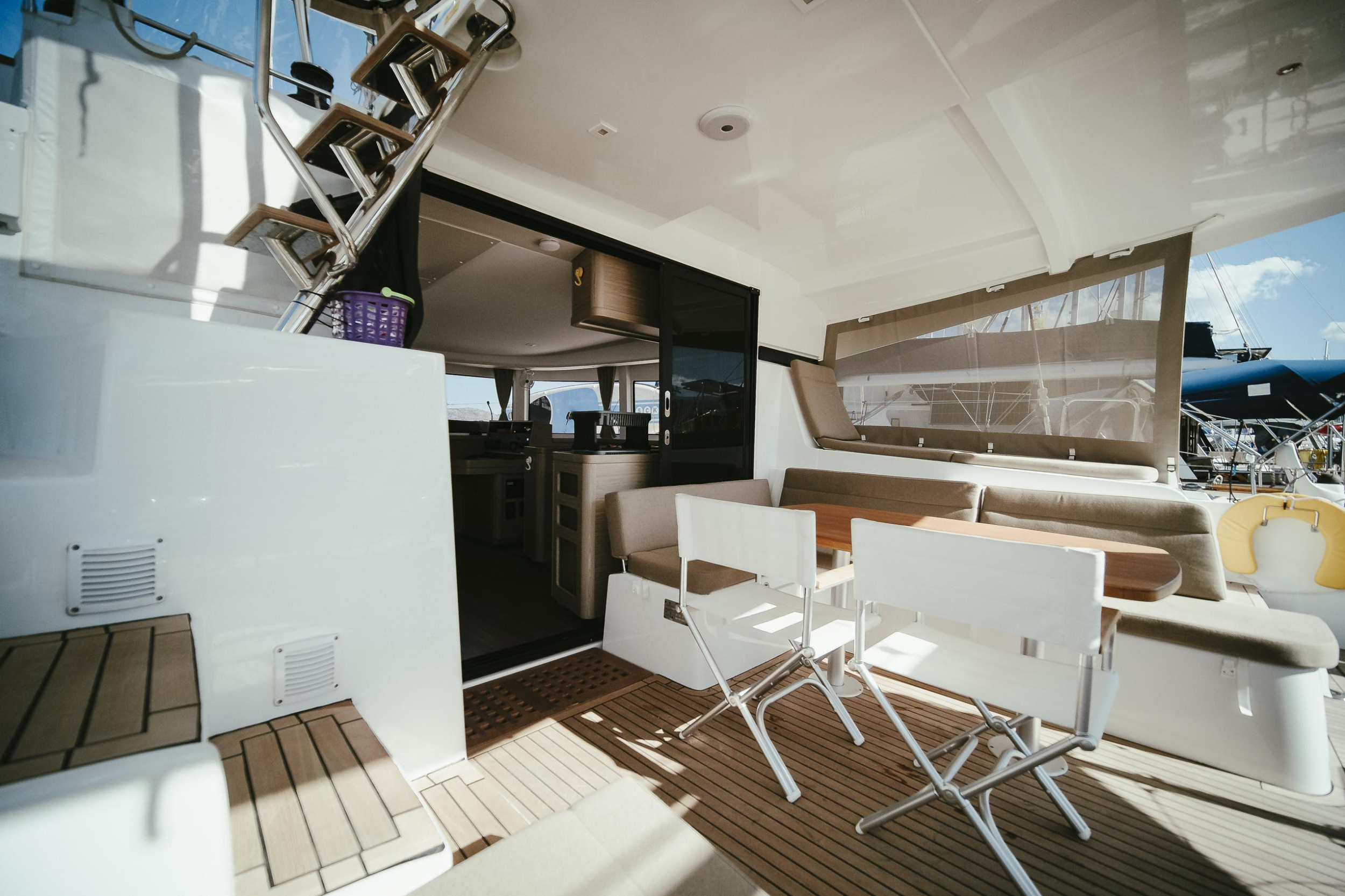Lagoon 42 — photo 2