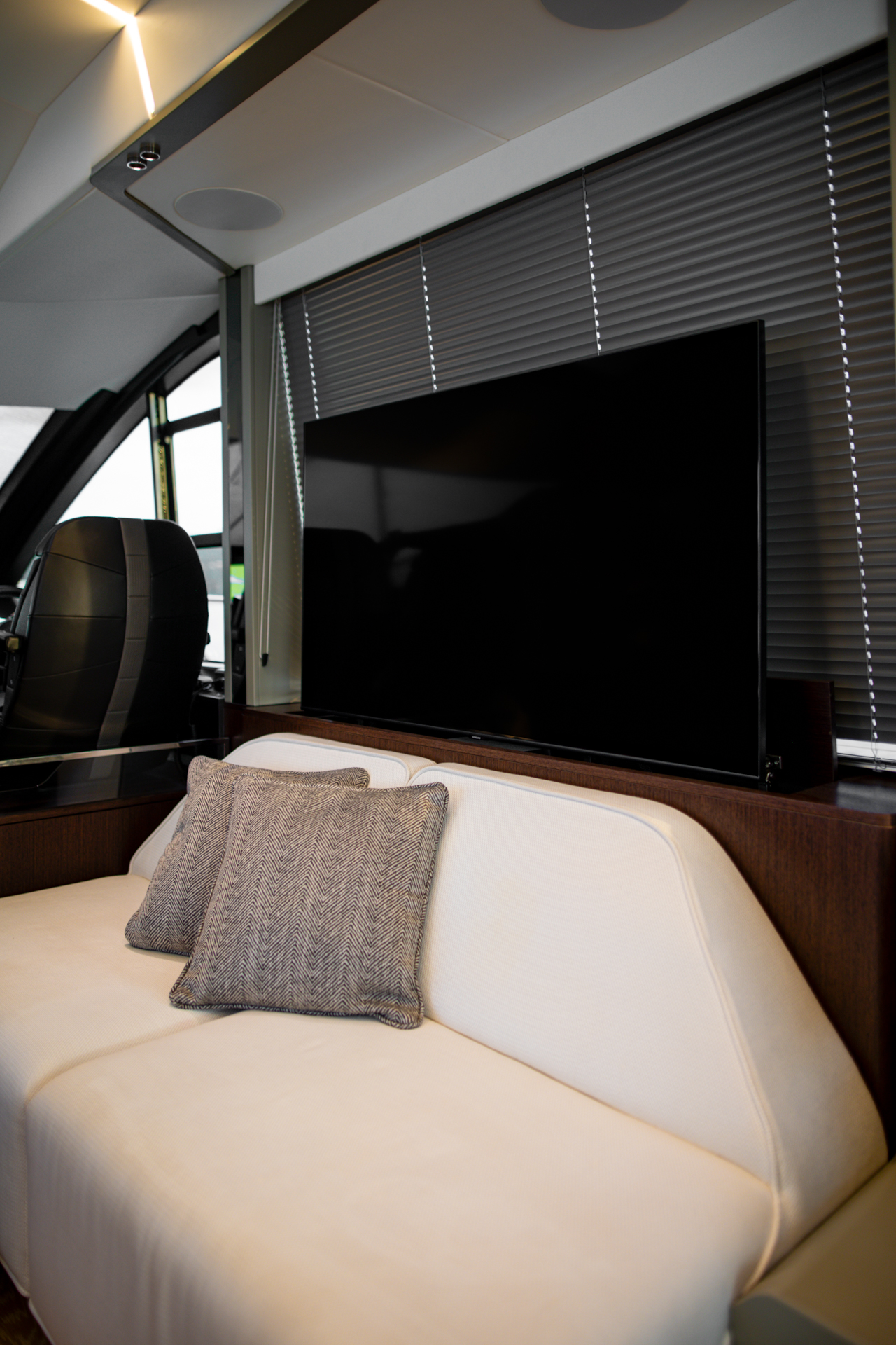 Sunseeker 65 — photo 43