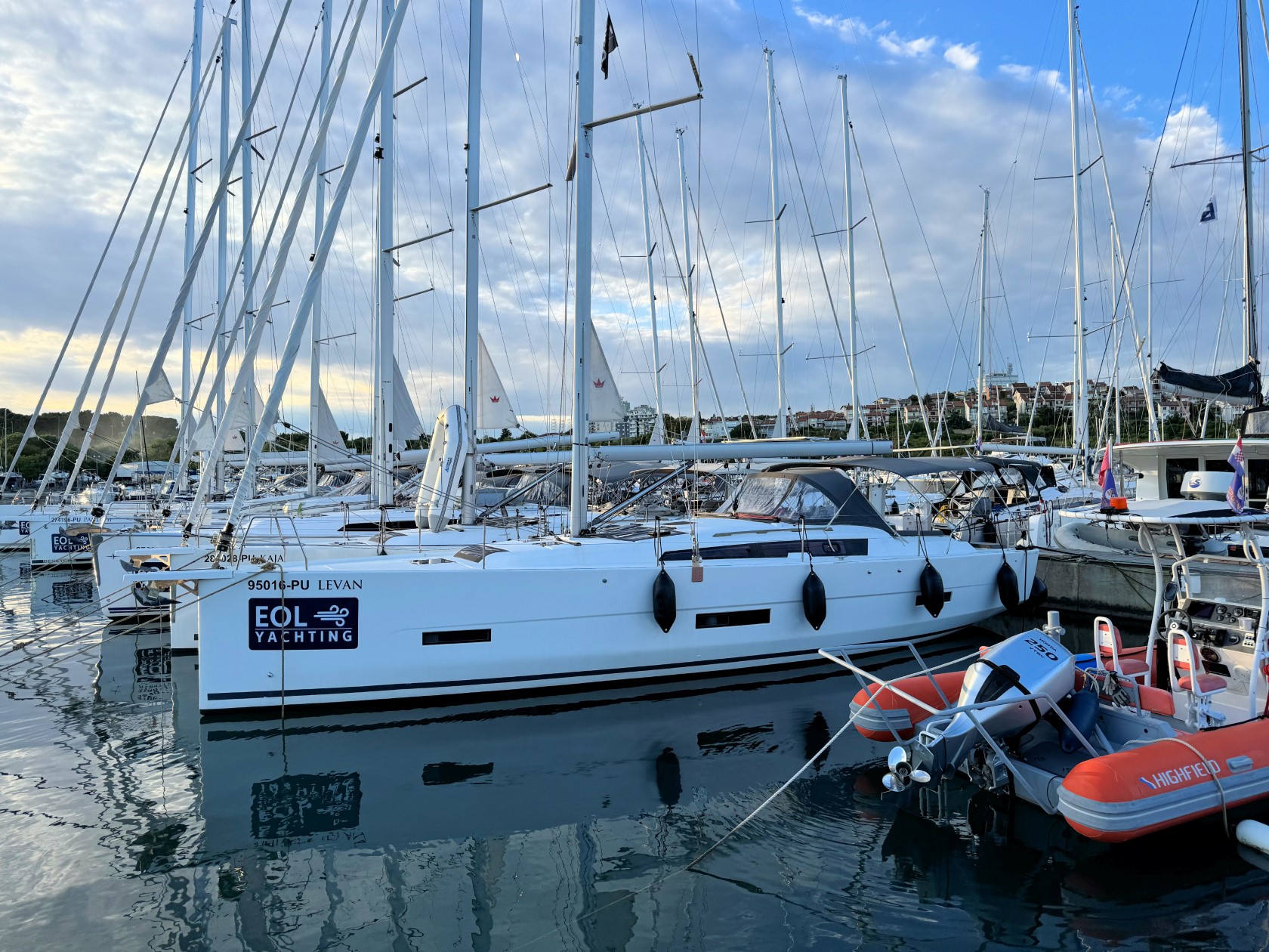 Dufour 430 Grand Large — photo 3