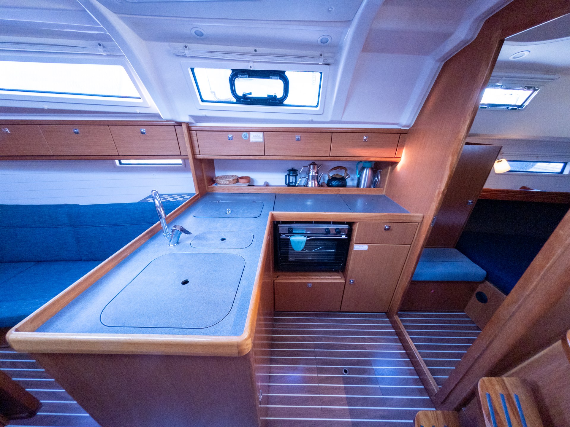 Bavaria Cruiser 37 — photo 9
