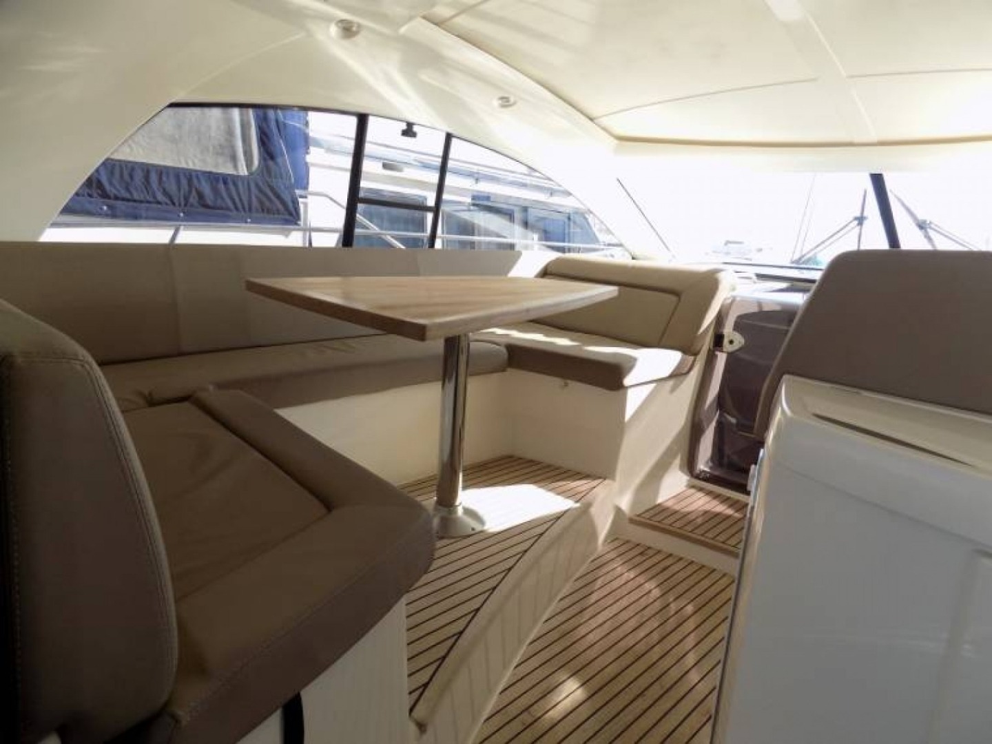 Prestige 440 S — photo 10