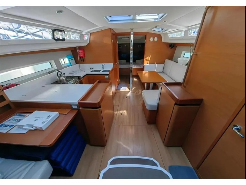 Sun Odyssey 440 — photo 7
