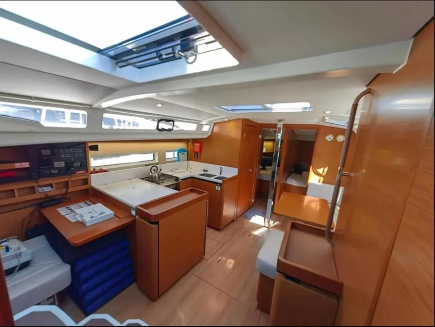 Sun Odyssey 440 — photo 6