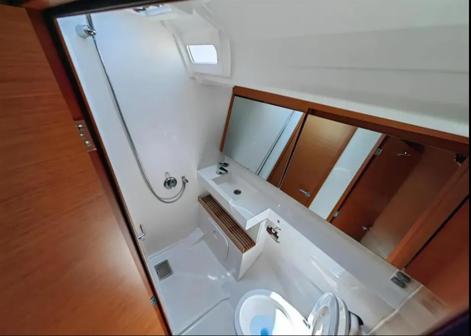 Sun Odyssey 440 — photo 4
