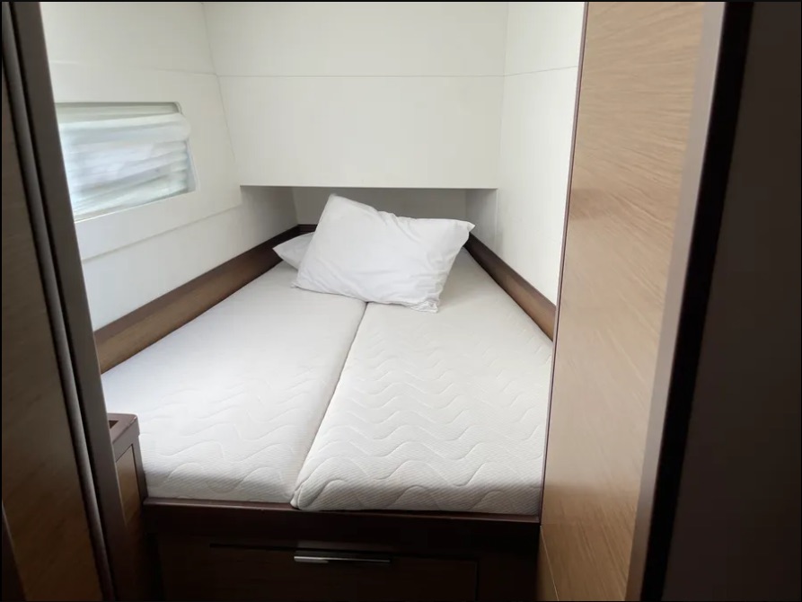 Lagoon 40 — photo 11