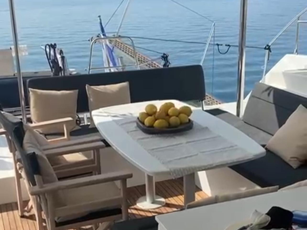 Lagoon 450 Flybridge — photo 3