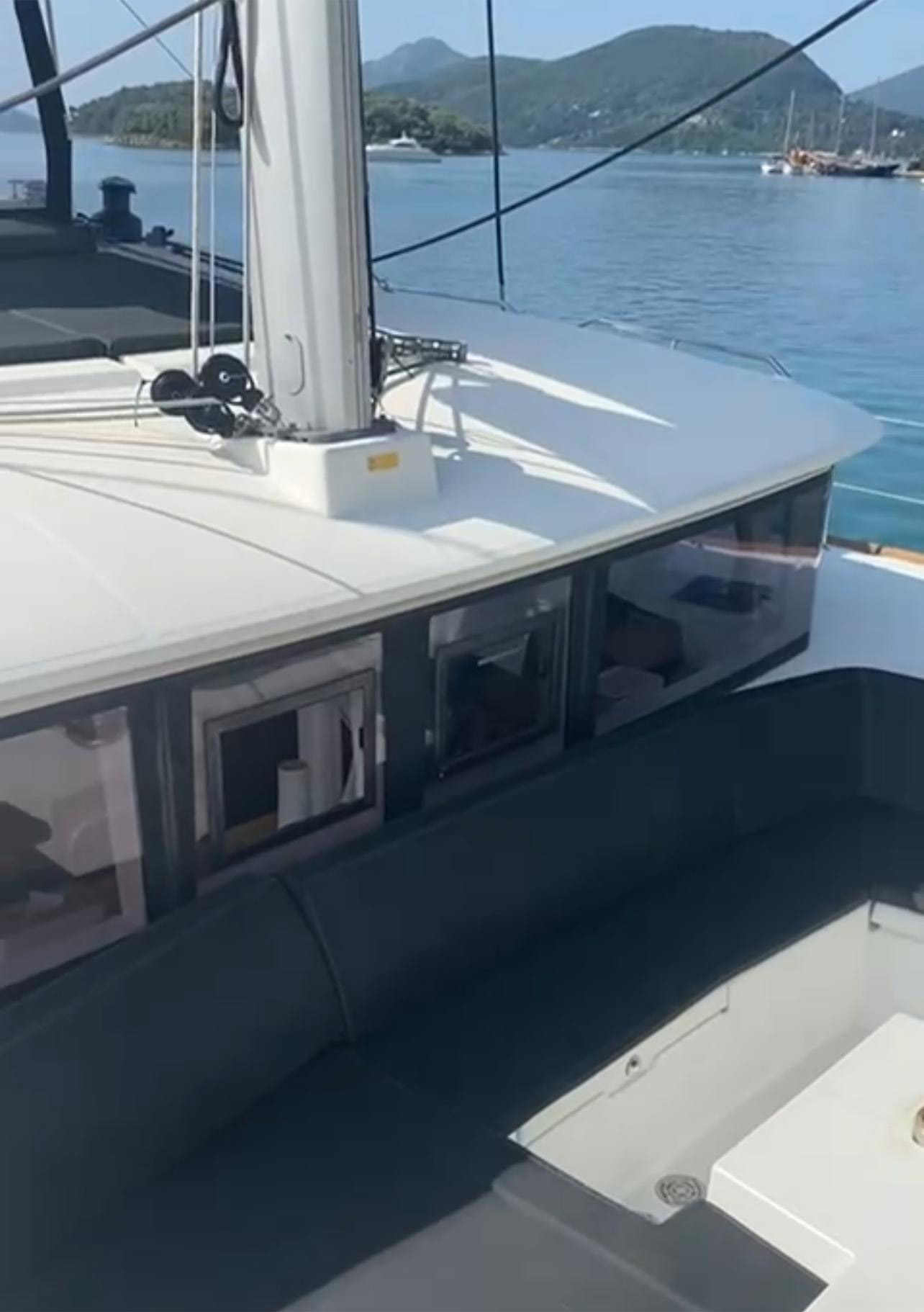 Lagoon 450 Flybridge — photo 9