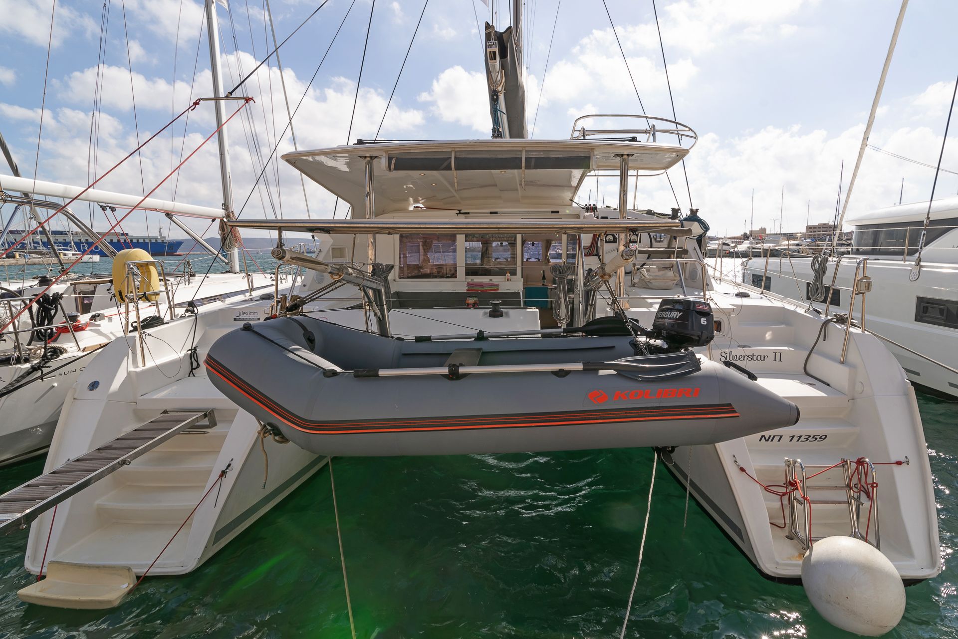Lagoon 421 — photo 1