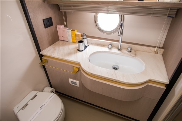 Azimut 55 Fly — photo 37