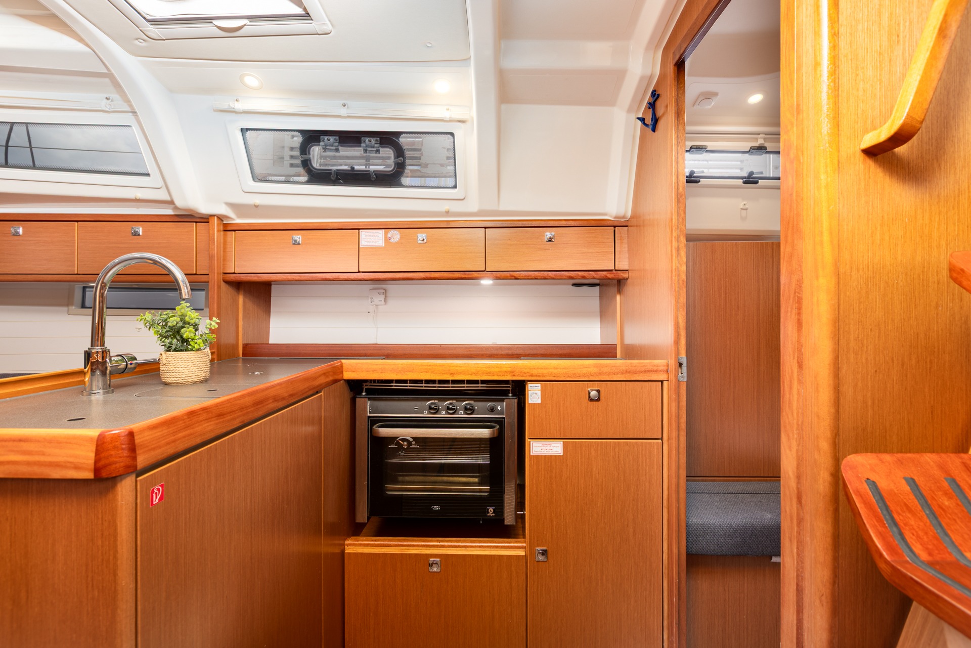 Bavaria Cruiser 37 — photo 2