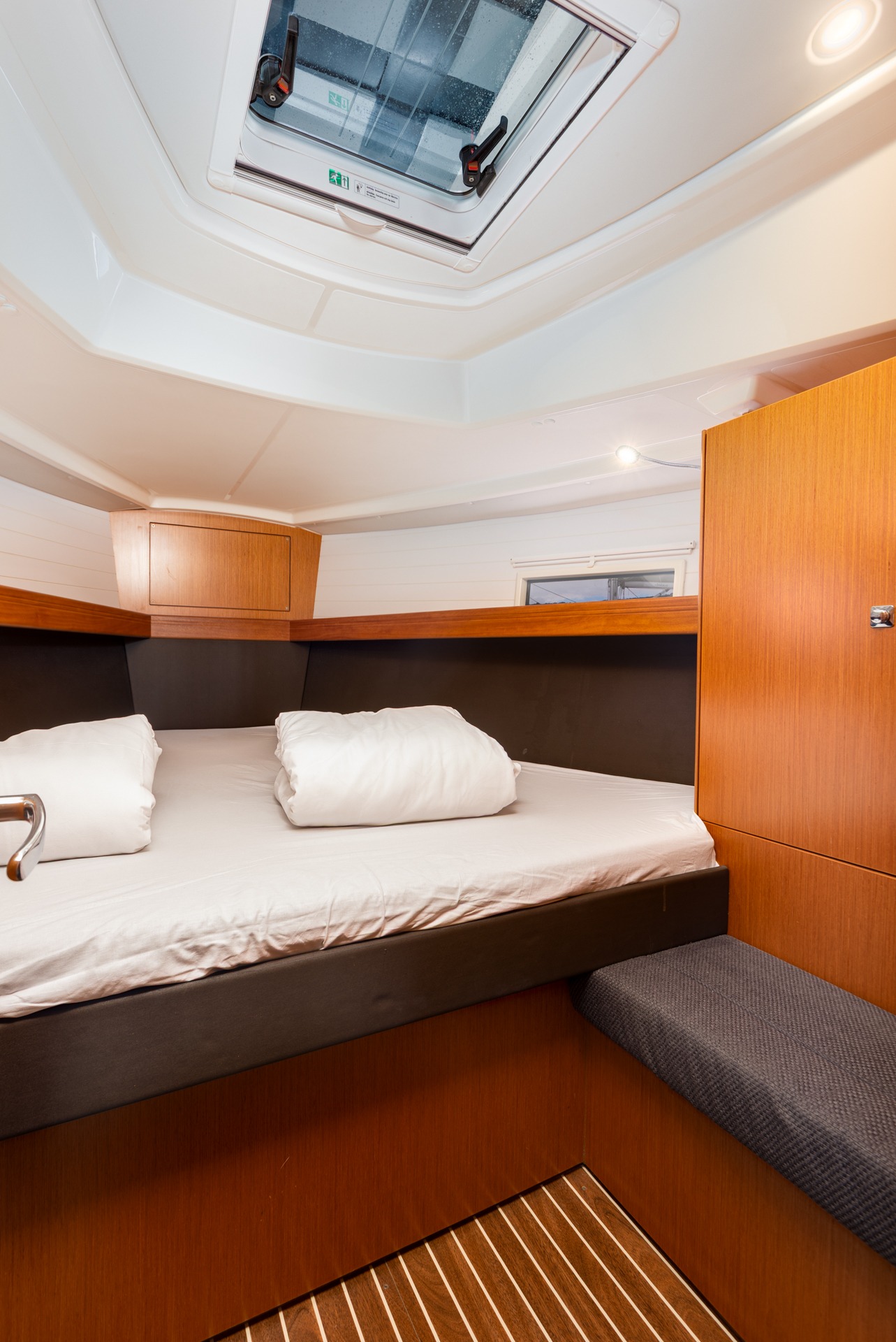 Bavaria Cruiser 37 — photo 17