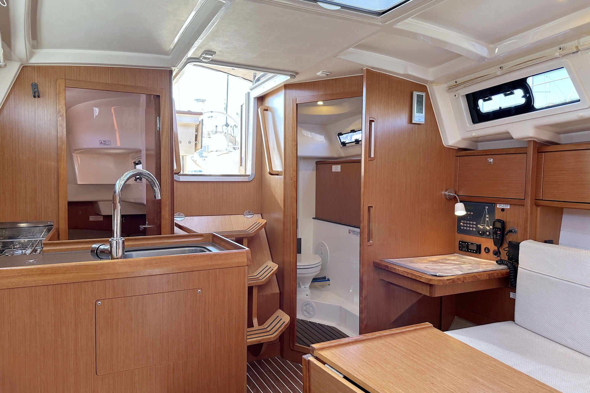 Bavaria Cruiser 34 — photo 12