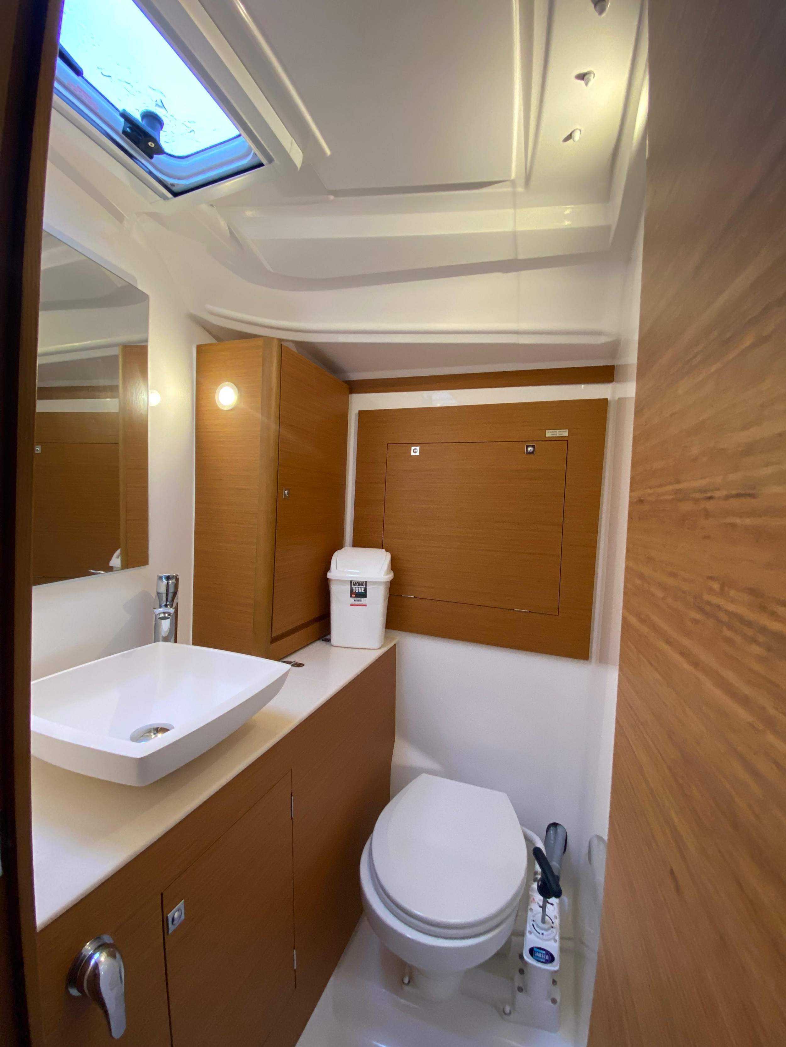 Dufour 390 Grand Large — photo 9